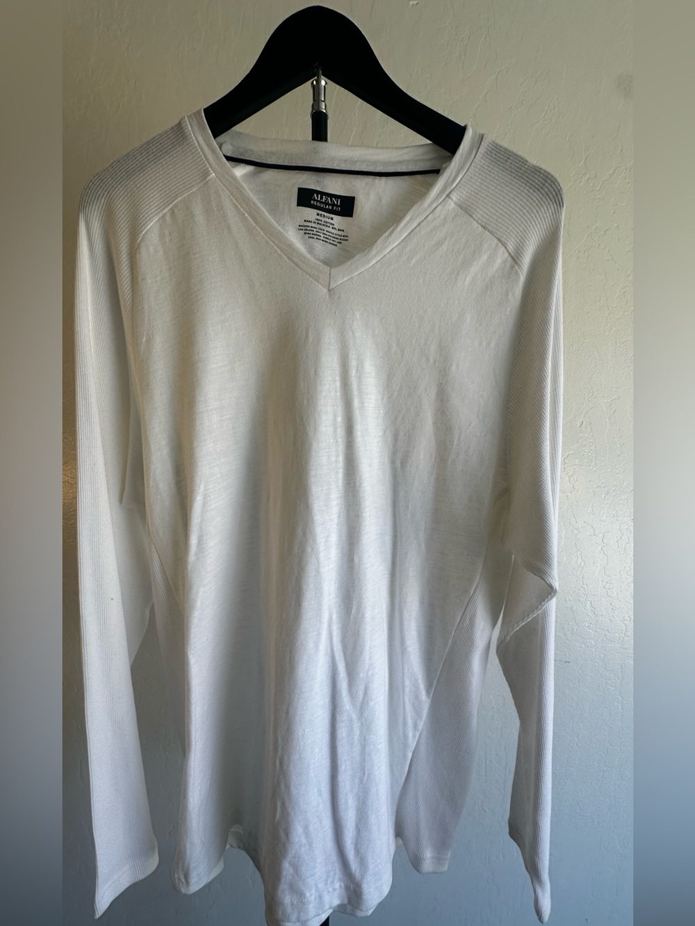 Alfani Men’s White V-Neck Lightweight Knit Sweater